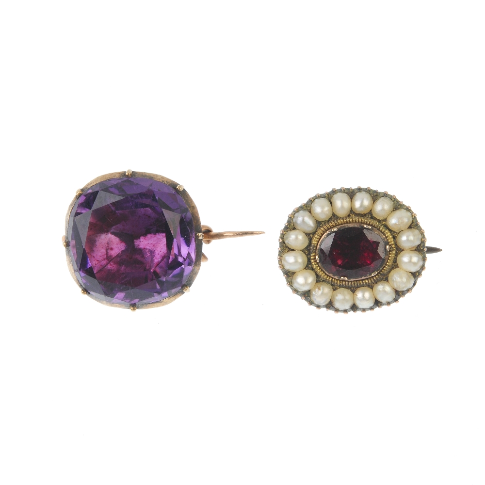 Two early to mid 19th century gem-set brooches. The first designed a a foil-back garnet and split