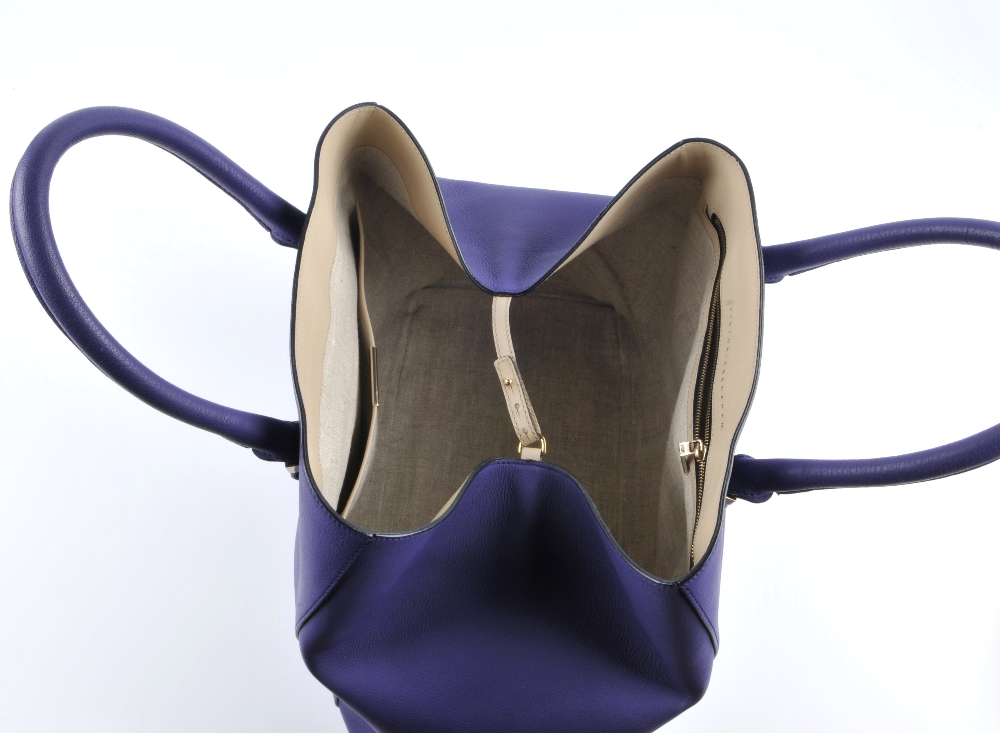 VICTORIA BECKHAM - a purple Quincy tote handbag. Crafted from purple grained leather, with a - Image 3 of 6