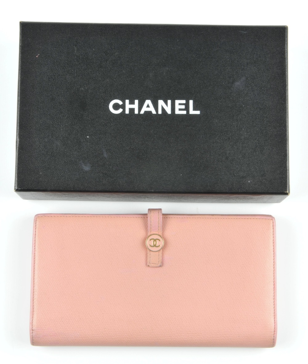 CHANEL - a pink leather wallet. The bifold wallet with press-stud fastening and pink enamel button - Image 5 of 5