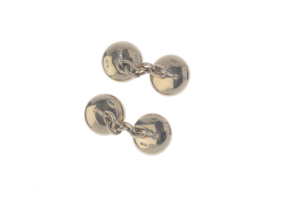 A pair of 9ct gold diamond and gem-set cufflinks. Each designed as a mother-of-pearl disc with - Bild 2 aus 2