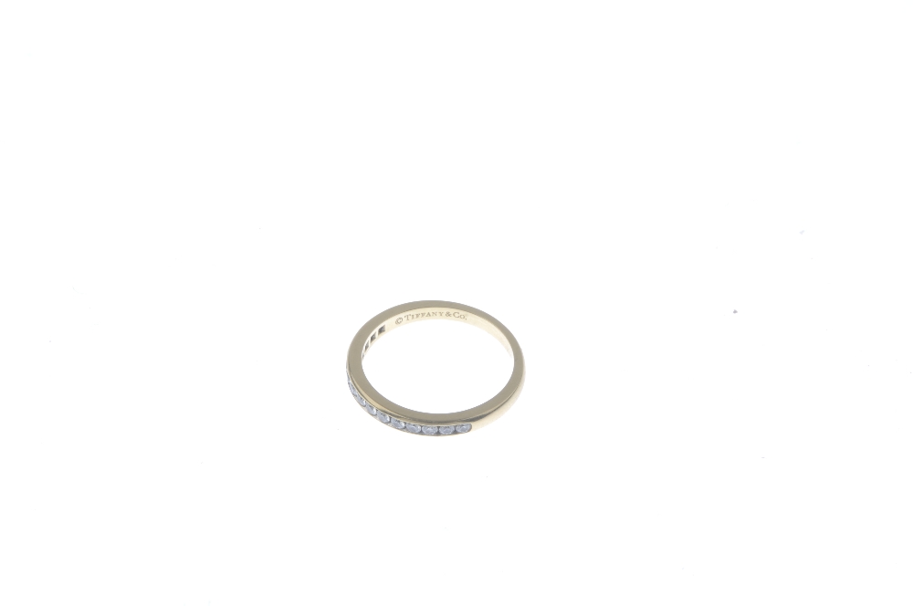 TIFFANY & CO. - a diamond half-circle eternity ring. The brilliant-cut diamond line, with plain - Bild 3 aus 4