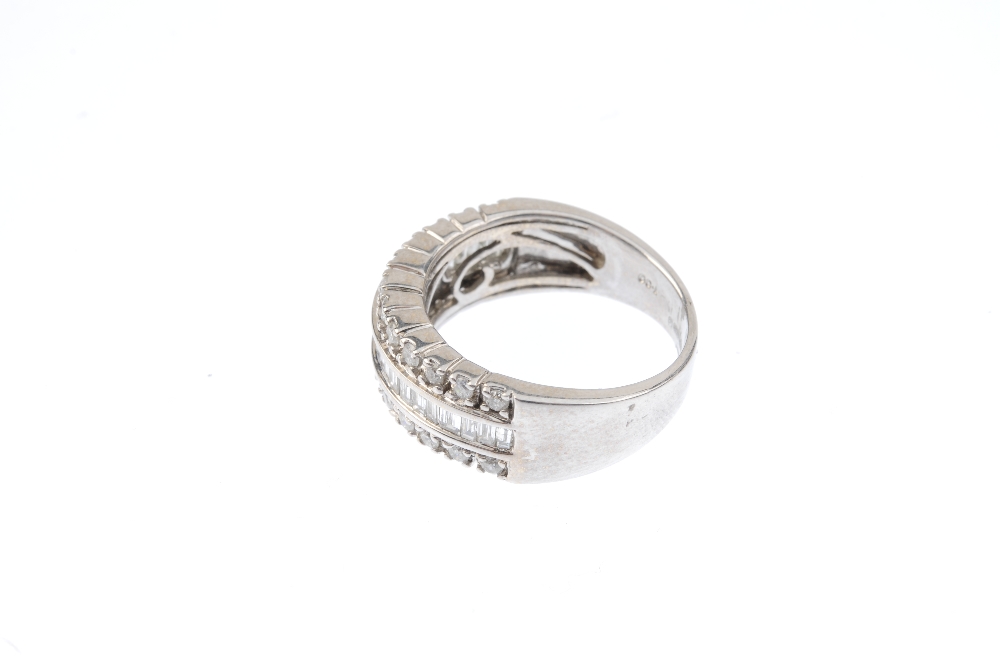 An 18ct gold diamond band ring. The baguette-cut diamond line, with brilliant-cut diamond sides - Bild 2 aus 3
