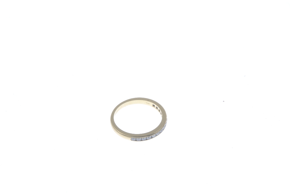 TIFFANY & CO. - a diamond half-circle eternity ring. The brilliant-cut diamond line, with plain - Bild 4 aus 4