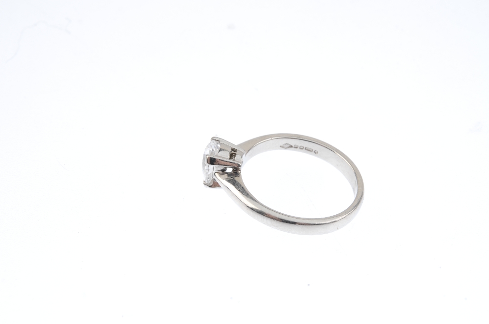 A platinum diamond single-stone ring. The pear-shape diamond, with tapered shoulders and plain band. - Image 2 of 3