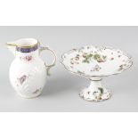 A suite of Coalport 'Strawberry' pattern tableware, to include: a pair of comports, an oval platter,