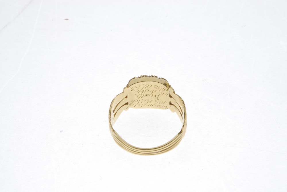 A late Georgian 18ct gold enamel and split pearl cluster mourning ring. The central rectangular - Image 3 of 3