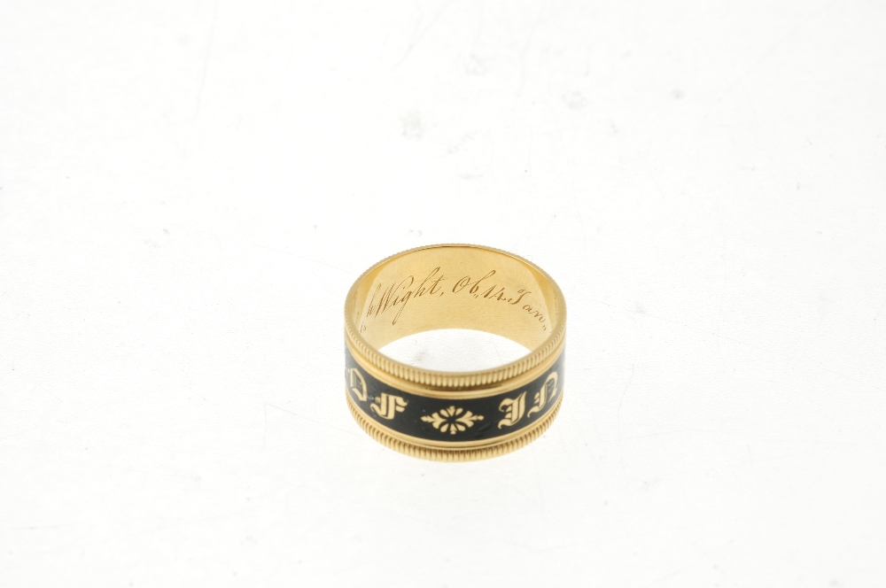 A George IV 18ct gold enamel memorial ring. With knurled edging, the black enamel with gold - Image 3 of 4