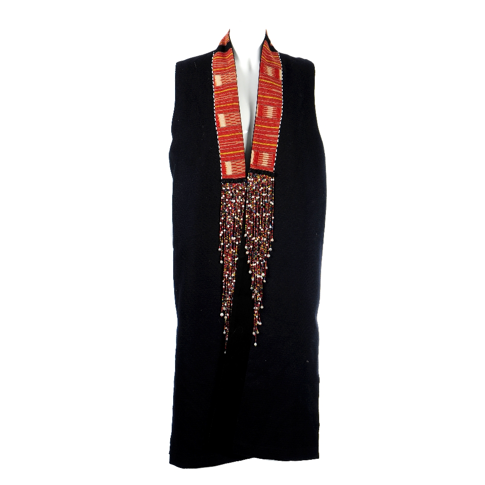A Turkaman Ikat silk jacket and sleeveless jacket with bead detail. The Ikat jacket featuring, woven - Bild 3 aus 3