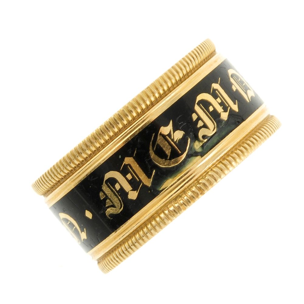 A George IV 18ct gold enamel memorial ring. With knurled edging, the black enamel with gold