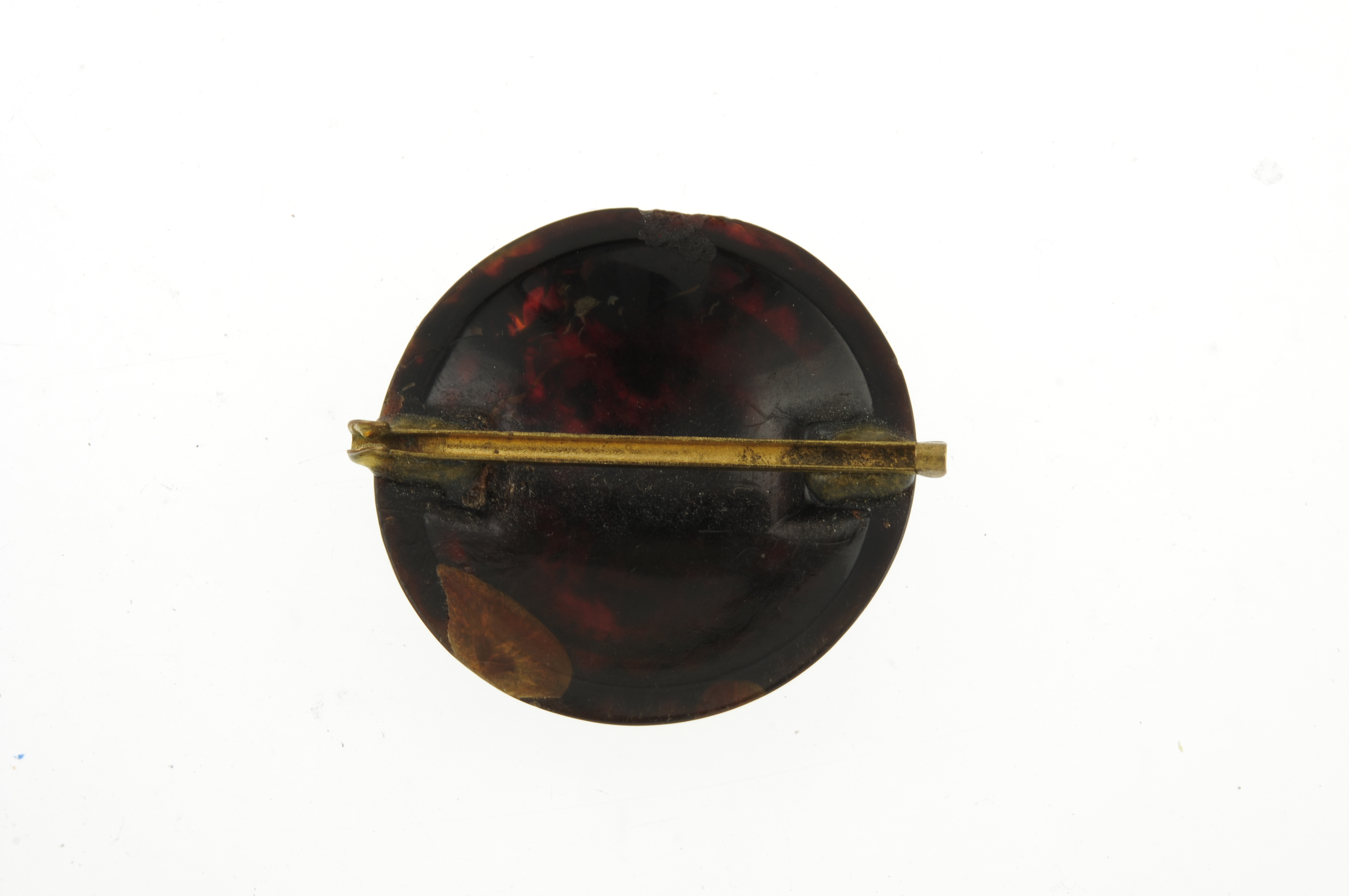 A late 19th century tortoiseshell pique brooch and two stickpins. The dome shape pique brooch with - Bild 2 aus 3