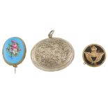 A selection of silver and white metal jewellery. To include a Marius Hammer enamel pill box, of