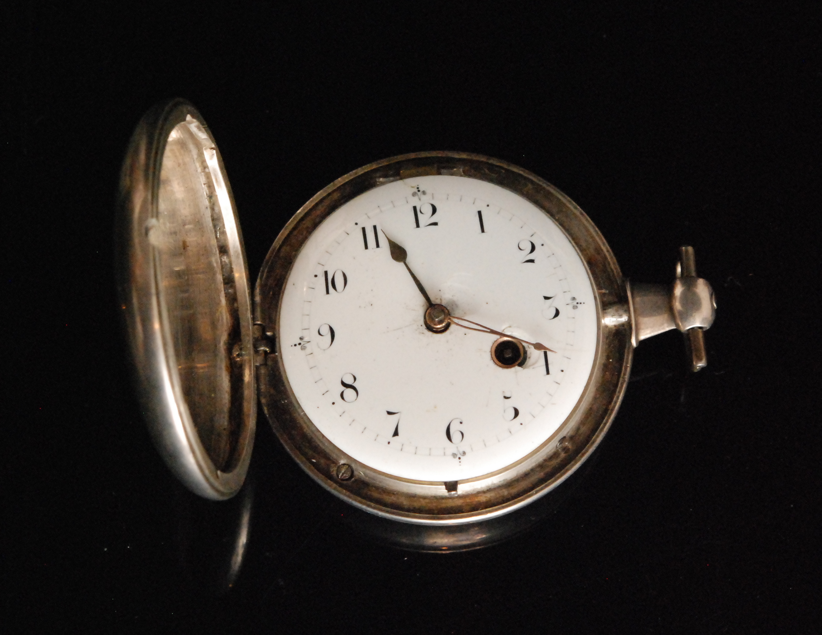 An early 19th Century hallmarked silver full hunter verge pocket watch,