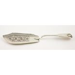A good English George IV period silver Fish Slice, with shell decoration on handle, London c.