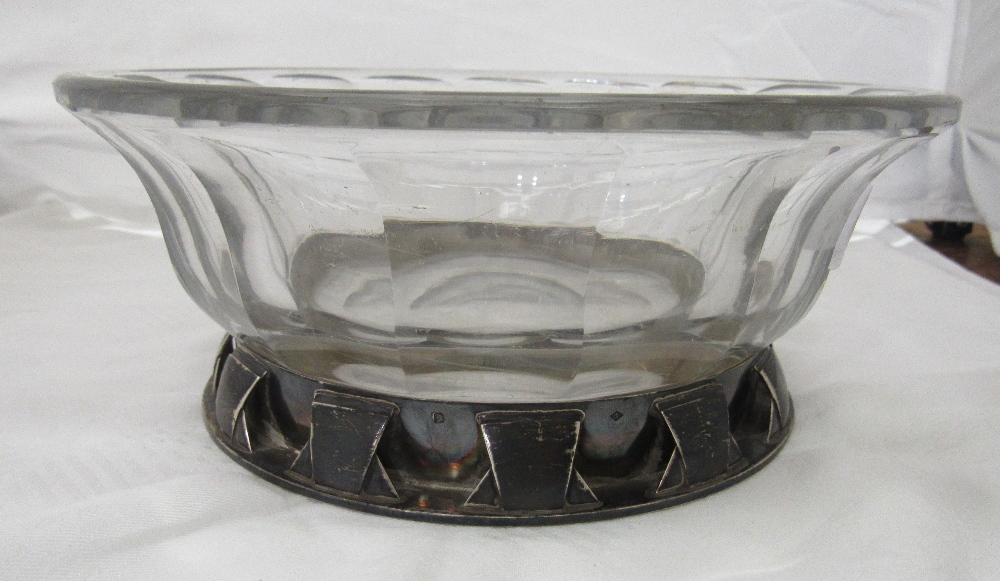 A fine heavy Baccarat cut glass Bowl, with unusual French silver mounted base. - Image 3 of 5