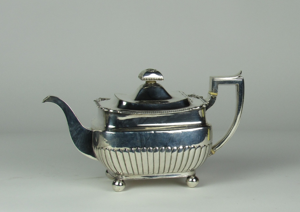 An Irish George III silver Teapot, with reeded body, Dublin c. 1809, by James Scott, approx.