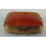 A very fine rare and attractive late 18th Century / early 19th Century gold and agate Vinaigrette,