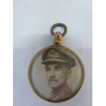 9K PICTURE PENDANT WITH SOLDIERS PICTURE