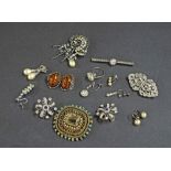 Collection of costume jewellery to include brooches in the Art Deco manner, pearl drop earrings,