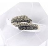 9ct black and white diamond ring, 2.6gm, ring size P
