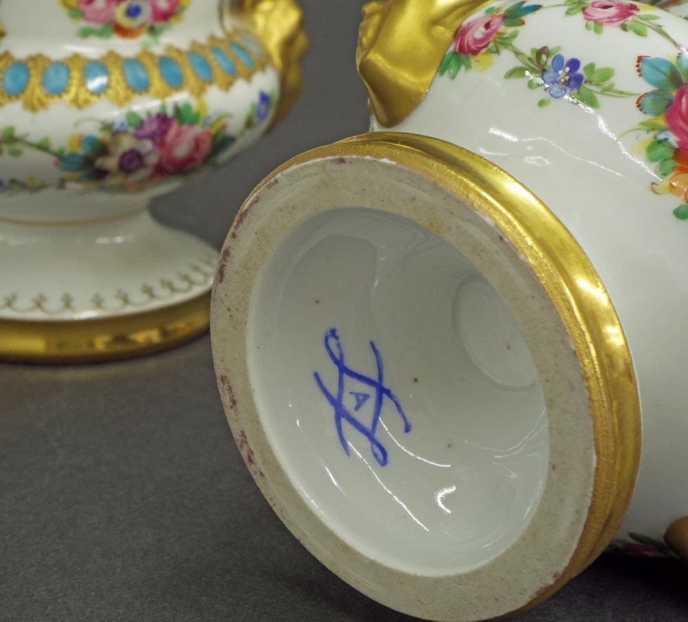 Pair of French porcelain twin-handled vase urns in the manner of Sevres, decorated with various - Bild 3 aus 3