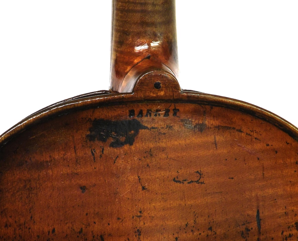 English violin attributed to John Barrett and branded Barret below the button, unlabelled, the one - Bild 4 aus 4