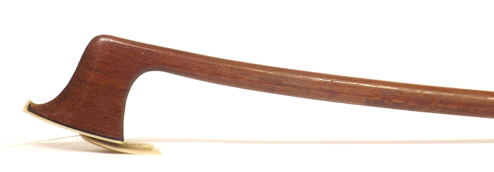 French nickel mounted violin bow by and stamped Gustave Villaume, the stick round, the ebony frog - Bild 2 aus 2