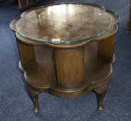 Early to Mid 20thC Mahogany Revolving Table with a single shelf for books. Of shaped circular form.