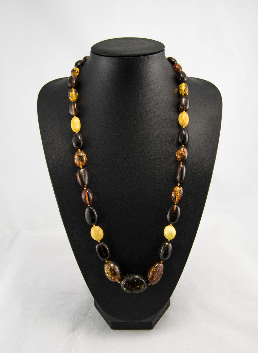 A Vintage Amber Bead Necklace with Gold Coloured Clasp. 30 Inches In Length. 70.7 grams.