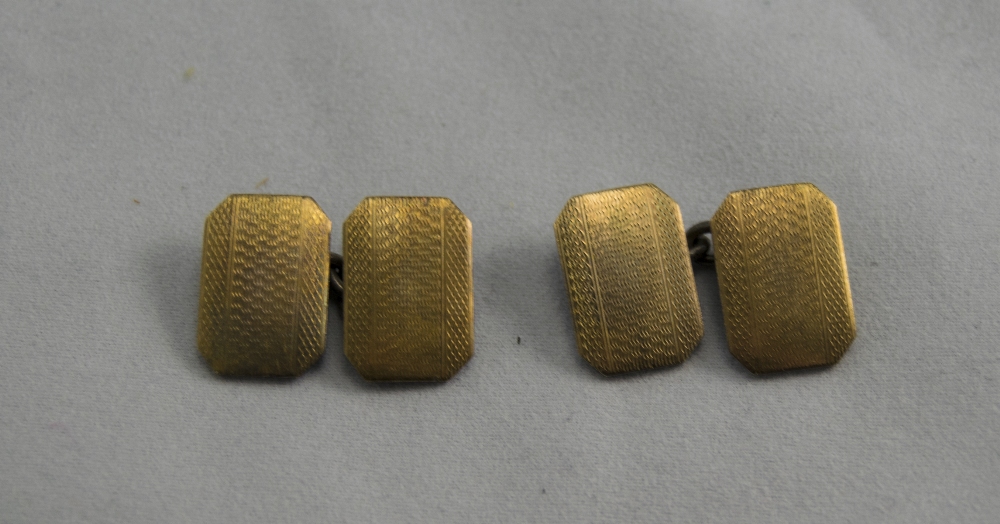 A Vintage Pair of 9ct Gold and Silver Cufflinks. Marked 9ct Gold and Silver. Good Condition. 8. - Image 2 of 2