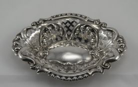 Edwardian - Silver Ornate and Pierced Bon-Bon Dish. Hallmark Birmingham 1903, Markers M & Co. 4.