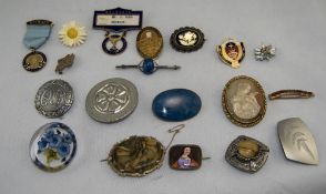 Small Mixed Lot Containing Badges,