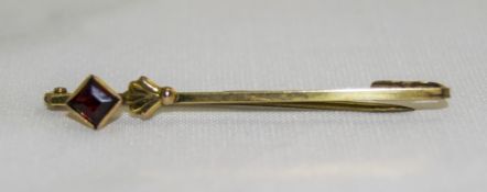 A Victorian 9ct Gold Stone Set Brooch. Marked 9ct. 1.75 Inches In Length.