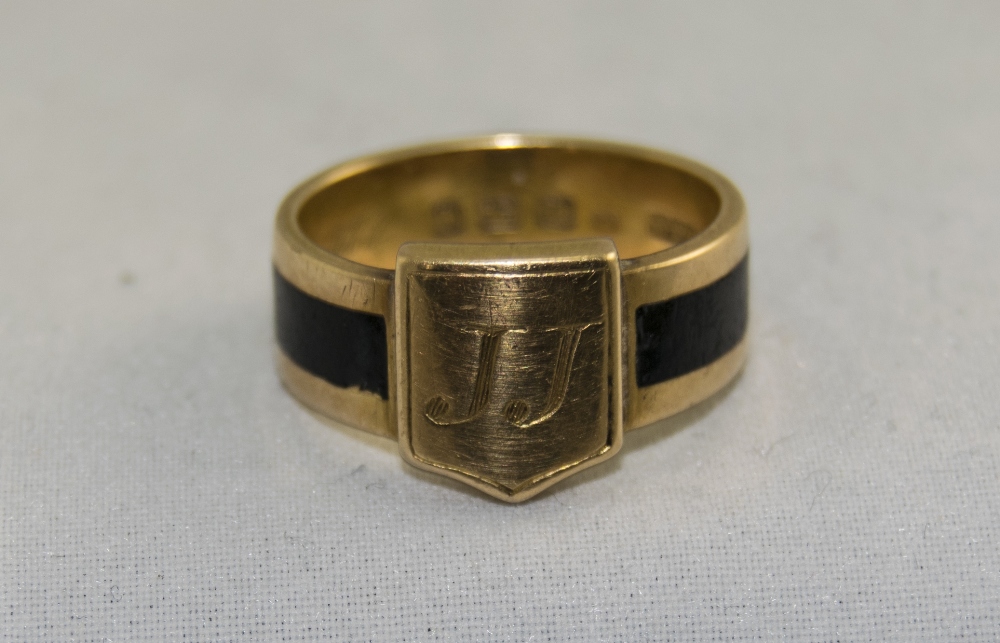 A Victorian 18ct Gold Mourning Band. Hallmark Birmingham 1880. 6.7 grams. - Image 2 of 2
