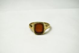 Gents 9ct Gold CarnelianSet Dress Ring. Fully Hallmarked. c.1960's. 5.8 grams.