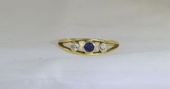 18ct Gold - Antique 3 Stone Diamond and Sapphire Ring. Fully Hallmarked.