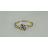 18ct Yellow Gold Diamond Twist Ring. Marked 18ct.