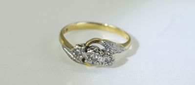 18ct Gold and Platinum Set 3 Stone Diamond Ring. c.1950's. Fully Hallmarked. 3.1 grams.