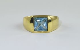 A Nice Quality 9ct Gold Set Blue Single Topaz Stone Dress Ring. Fully Hallmarked.