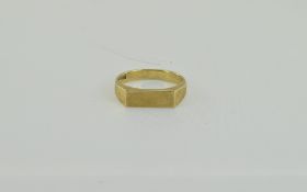 Gents 9ct Gold Dress Ring. Fully Hallmarked. 5.2 grams.