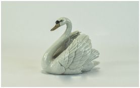 Lladro Nice Quality Figure of a Large Swan, Model Num 5231. Issued 1980. Mint Condition. 7.