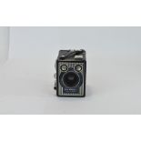 Kodak Siz-20 Brownie E Box Rollfilm Camera, circa 1947-1957, Features Built In Sliding Portrait Lens