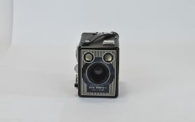 Kodak Siz-20 Brownie E Box Rollfilm Camera, circa 1947-1957, Features Built In Sliding Portrait Lens