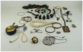 Bag of Miscellaneous Costume Jewellery,