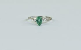 9ct White Gold Gemset Ring set with a central pear shaped emerald green coloured stone.