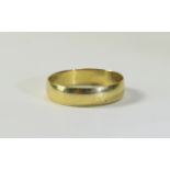 18ct Gold Gents Large Size Wedding Band. Fully Hallmarked. 4 grams. Nice Condition.
