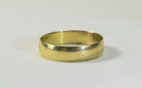 18ct Gold Gents Large Size Wedding Band. Fully Hallmarked. 4 grams. Nice Condition.