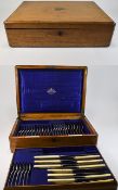 Goldsmiths and Silversmiths Prize Medals, Company Regent Street, London ( 42 ) Piece Cutlery Set,