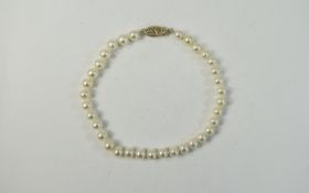 Cultured Pearl Bracelet, 9 carat Gold clasp.