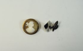Small Early 20thC Shell Cameo Brooch, gilt metal mount.