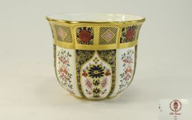 Royal Crown Derby Old Imari Gardenia Planter with 22ct Gold Band Finish. Date 1998. Excellent